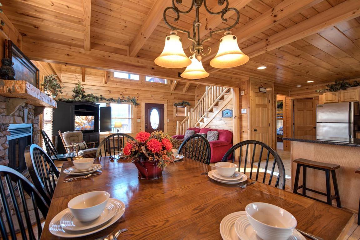 Serenity Peak Villa Pigeon Forge Exterior photo