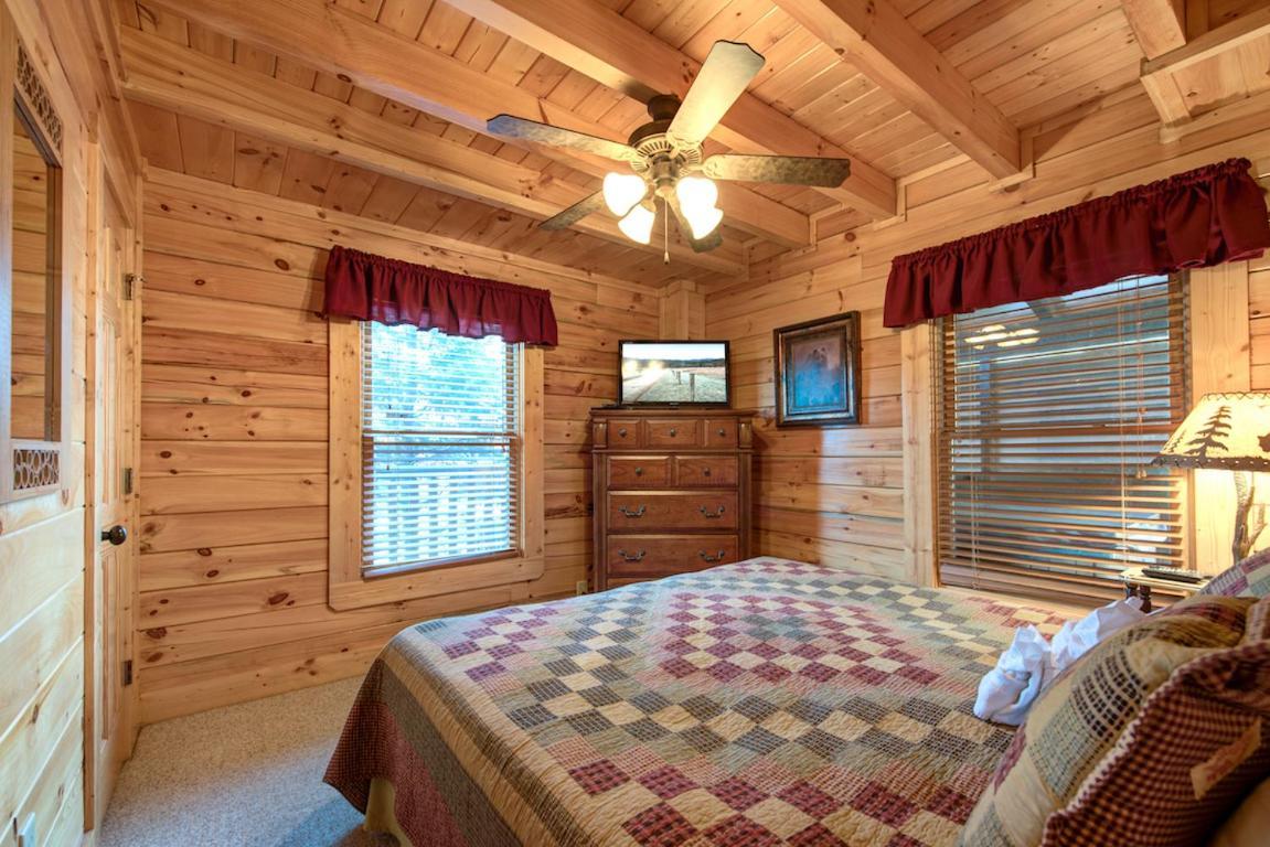 Serenity Peak Villa Pigeon Forge Exterior photo